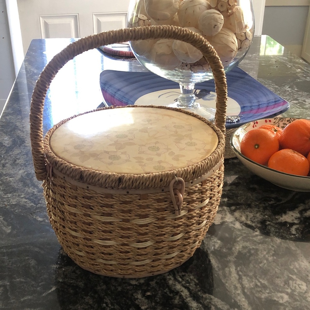 Sewing basket/  by Dritz Woven Basket with Lid - Natural Tan